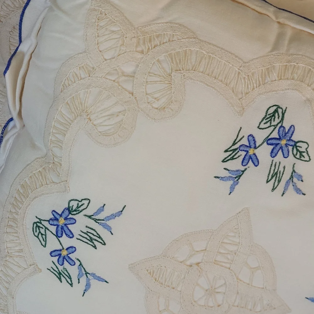 Embroidered Cream Pillow Set
